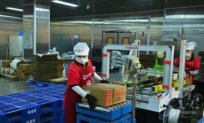 百味 匠心熬就“味滋香”麻将胡了试玩一勺底料烹(图8)