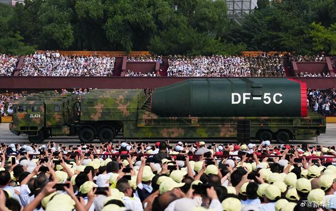 阅兵雷军周鸿祎3点出发董宇辉的位置最佳麻将胡了2模拟器7位商界大佬现场观看(图2)